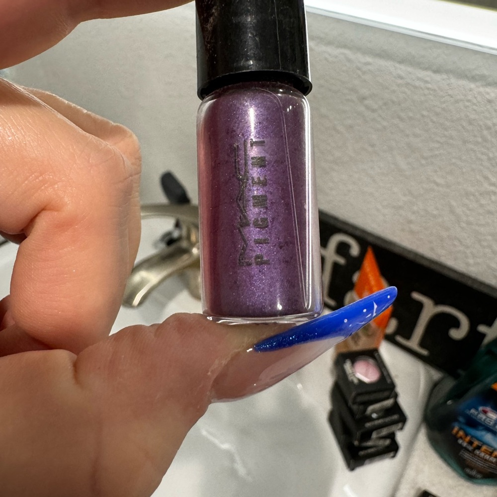 MAC cosmetics Pigment grape